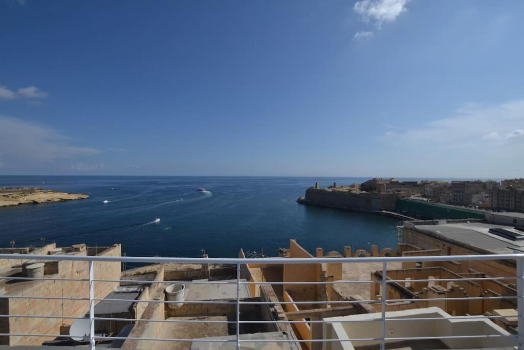 Vallettadreamsuites Groud Floor Shared Sea View Rooof Terrace المظهر الخارجي الصورة
