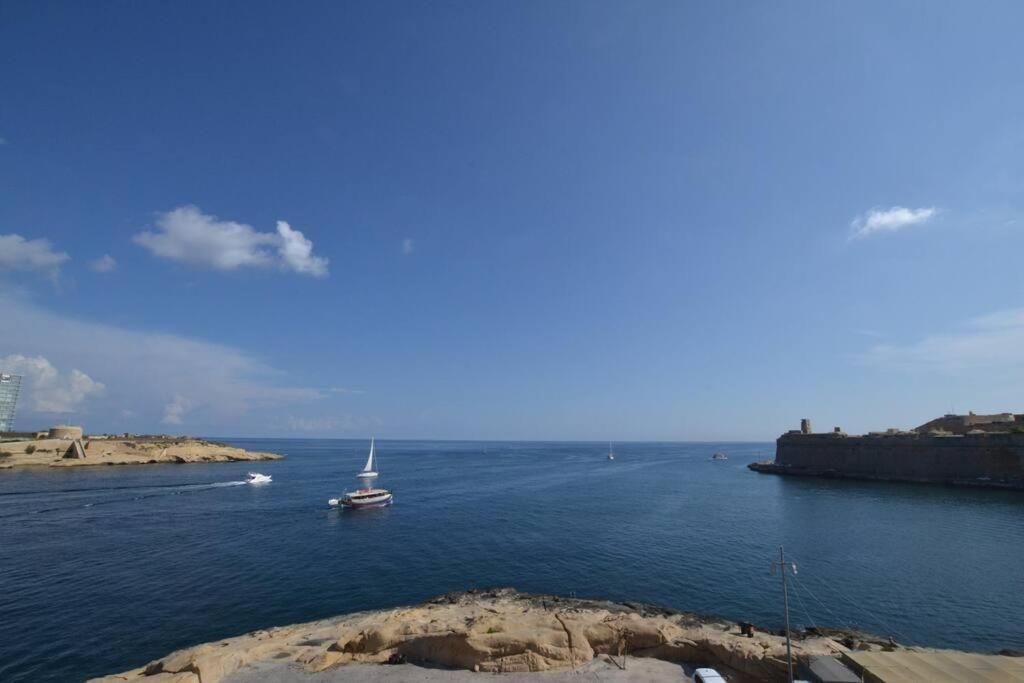 Vallettadreamsuites Groud Floor Shared Sea View Rooof Terrace المظهر الخارجي الصورة